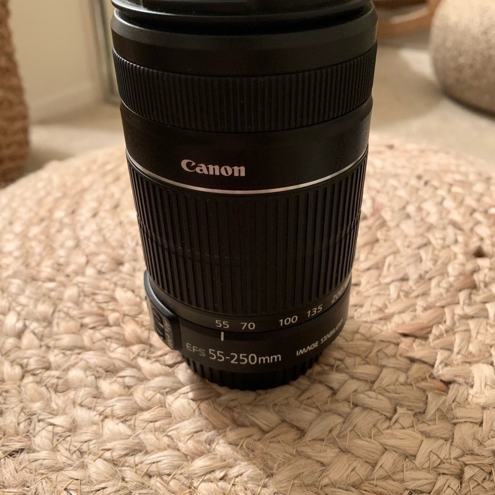 Canon EFS 55-250mm lens macro 1.1m/3.6ft